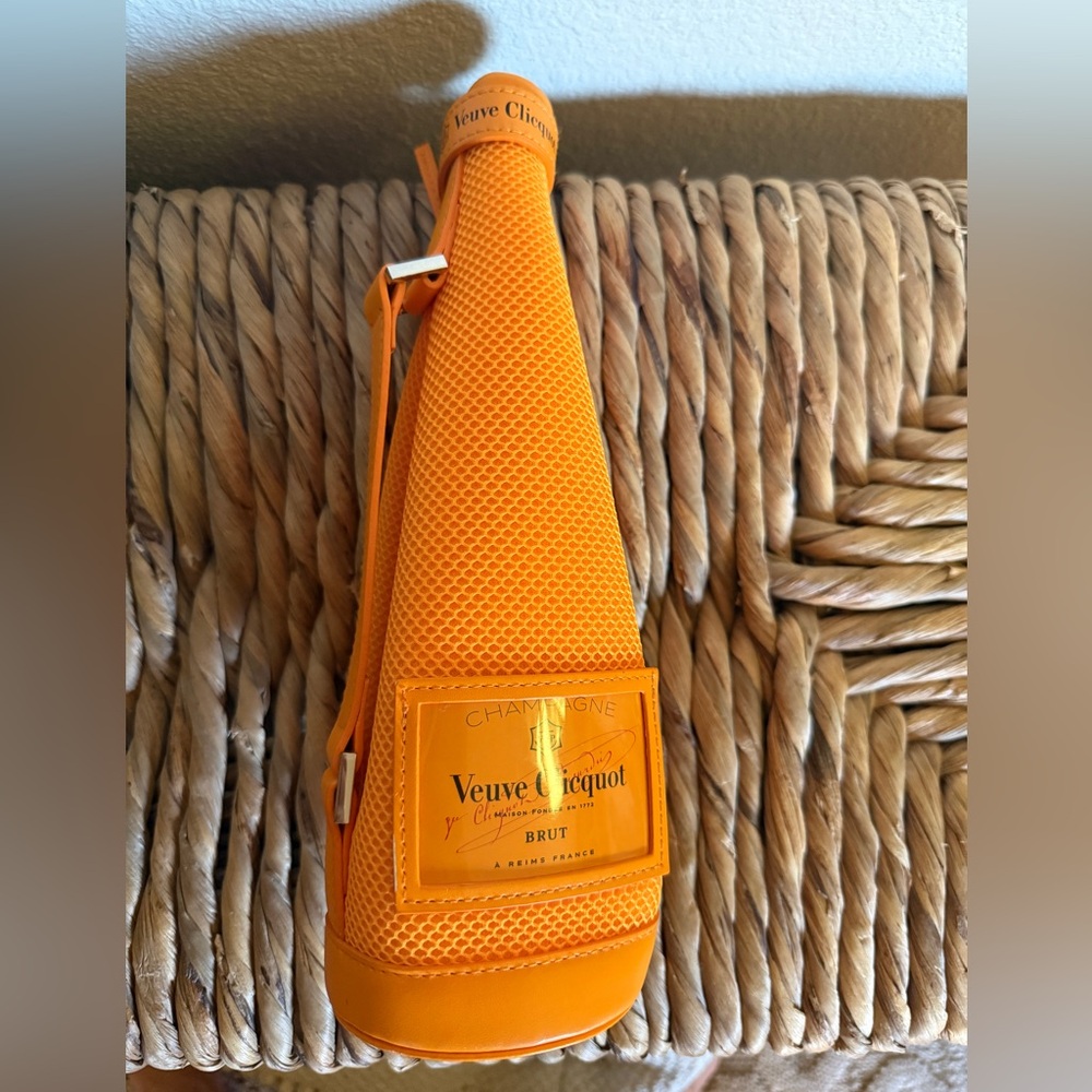 New veuve Clicquot Orange Champagne Bottle Cover
Sleeve yellow orange jacket zip